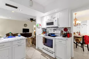 10705 W Camelot Cir, Sun City, AZ 85351 - Photo 9