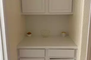 8214 W Sells Dr, Phoenix, AZ 85033 - Photo 5