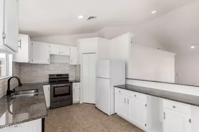 10097 W Mariposa Street, Phoenix, AZ 85037 - Photo 5