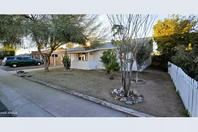 5721 W Cheery Lynn Road, Phoenix, AZ 85031 - Photo 1