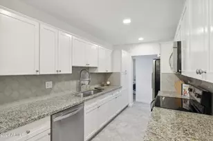 2230 E Clarendon Ave, Phoenix, AZ 85016 - Photo 11