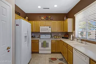 19253 N Hunters Run, Surprise, AZ 85387 - Photo 13