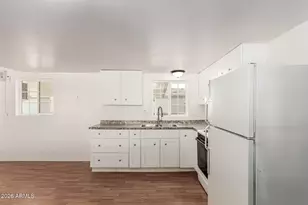 4605 S Priest Dr, Tempe, AZ 85282 - Photo 5