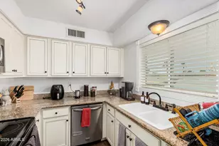 4394 N 36th St, Phoenix, AZ 85018 - Photo 5