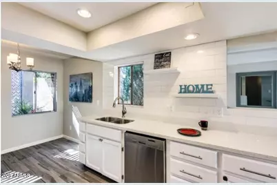 2 E Loma Lane, Phoenix, AZ 85020 - Photo 17