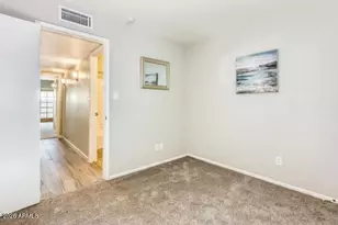 2 E Loma Ln, Phoenix, AZ 85020 - Photo 19