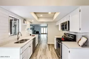 2 E Loma Ln, Phoenix, AZ 85020 - Photo 15