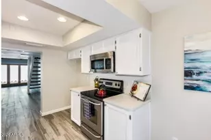 2 E Loma Ln, Phoenix, AZ 85020 - Photo 13