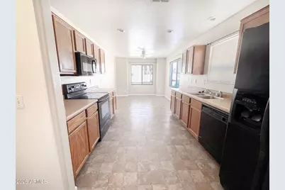 22693 N Davis Way, Maricopa, AZ 85138 - Photo 9