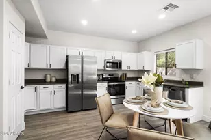 2723 E Schiliro Cir, Phoenix, AZ 85032 - Photo 7