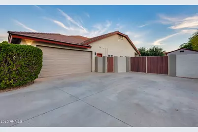 4637 W Misty Willow Lane, Glendale, AZ 85310 - Photo 9