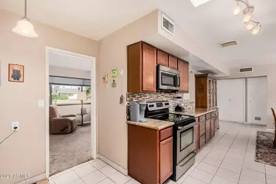 10761 W Sun City Boulevard, Sun City, AZ 85351 - Photo 9