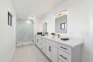 342 E Orangewood Ave, Phoenix, AZ 85020 - Photo 21