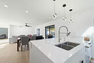 342 E Orangewood Ave, Phoenix, AZ 85020 - Photo 17