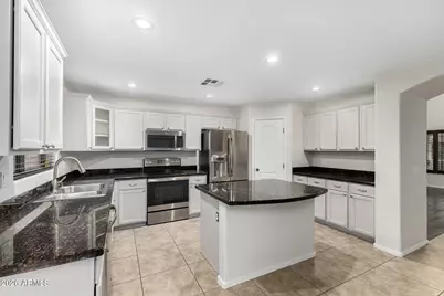 10046 W Veliana Way, Tolleson, AZ 85353 - Photo 13