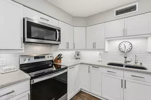 5106 E Toniko Dr, Phoenix, AZ 85044 - Photo 9