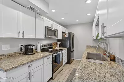 6017 W Golden Lane, Glendale, AZ 85302 - Photo 9