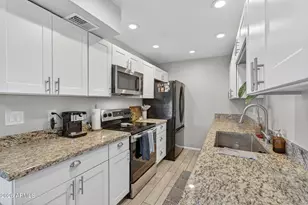 6017 W Golden Ln, Glendale, AZ 85302 - Photo 9