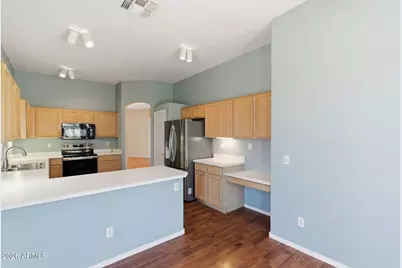 18247 N Coyote Lakes Parkway, Surprise, AZ 85378 - Photo 7
