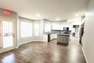 4038 E Thistle Landing Dr, Phoenix, AZ 85044 - Photo 5