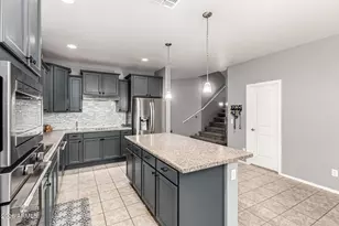 18431 W Williams Rd, Surprise, AZ 85387 - Photo 9