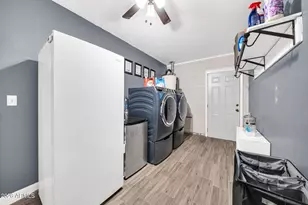 3041 W Acoma Dr, Phoenix, AZ 85053 - Photo 11