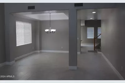 6815 S 41st Lane, Phoenix, AZ 85041 - Photo 5