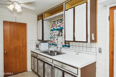 1323 N Center Avenue, Casa Grande, AZ 85122 - Photo 11