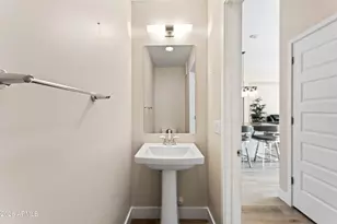 7300 E Earll Dr, Scottsdale, AZ 85251 - Photo 15