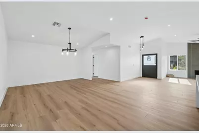 2432 W Saint Moritz Lane, Phoenix, AZ 85023 - Photo 7