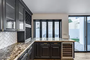 6333 N Scottsdale Rd, Scottsdale, AZ 85250 - Photo 13