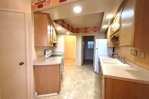 10878 W Coggins Dr, Sun City, AZ 85351 - Photo 15