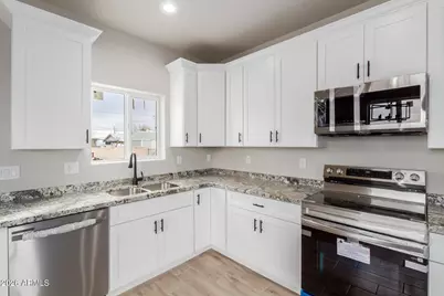 215 N Brown Avenue, Casa Grande, AZ 85122 - Photo 15