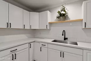 4255 N 30th Dr, Phoenix, AZ 85017 - Photo 9