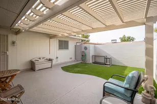 10539 W Palmeras Dr, Sun City, AZ 85373 - Photo 15