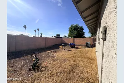 5619 W La Reata Avenue, Phoenix, AZ 85035 - Photo 13