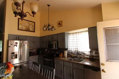 5704 N 67th Drive, Glendale, AZ 85303 - Photo 11