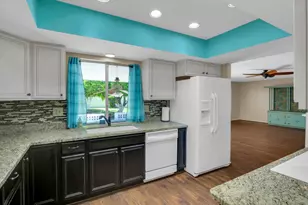 10825 W Caron Dr, Sun City, AZ 85351 - Photo 13