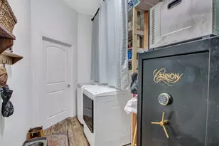 25516 W Hunter Dr, Wittmann, AZ 85361 - Photo 9