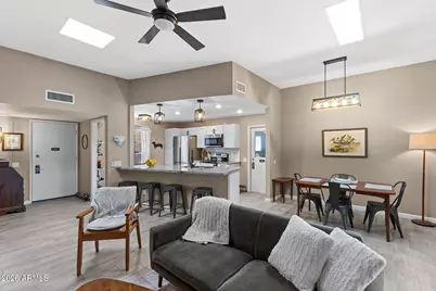 10333 W Highwood Lane, Sun City, AZ 85373 - Photo 7