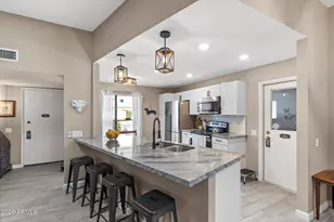 10333 W Highwood Ln, Sun City, AZ 85373 - Photo 9