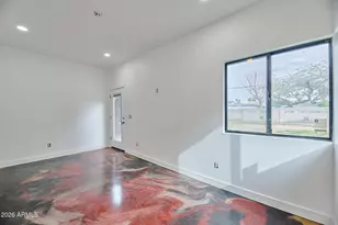 327 E Medlock Dr, Phoenix, AZ 85012 - Photo 31