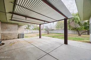 327 E Medlock Dr, Phoenix, AZ 85012 - Photo 33