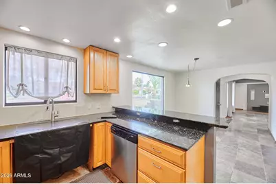 327 E Medlock Drive, Phoenix, AZ 85012 - Photo 7