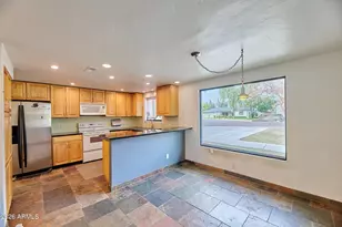 327 E Medlock Dr, Phoenix, AZ 85012 - Photo 5