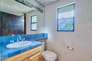 327 E Medlock Dr, Phoenix, AZ 85012 - Photo 21