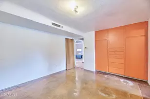 327 E Medlock Dr, Phoenix, AZ 85012 - Photo 25