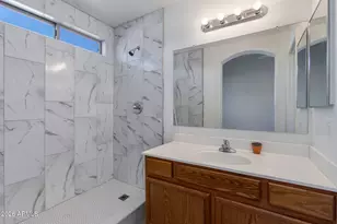 1832 W Lydia Ln, Phoenix, AZ 85041 - Photo 9