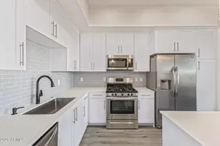 7300 E Earll Dr, Scottsdale, AZ 85251 - Photo 9