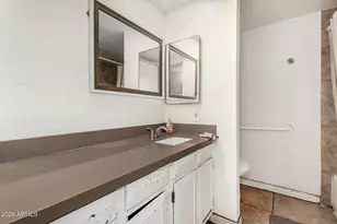 7522 W Cheery Lynn Rd, Phoenix, AZ 85033 - Photo 11